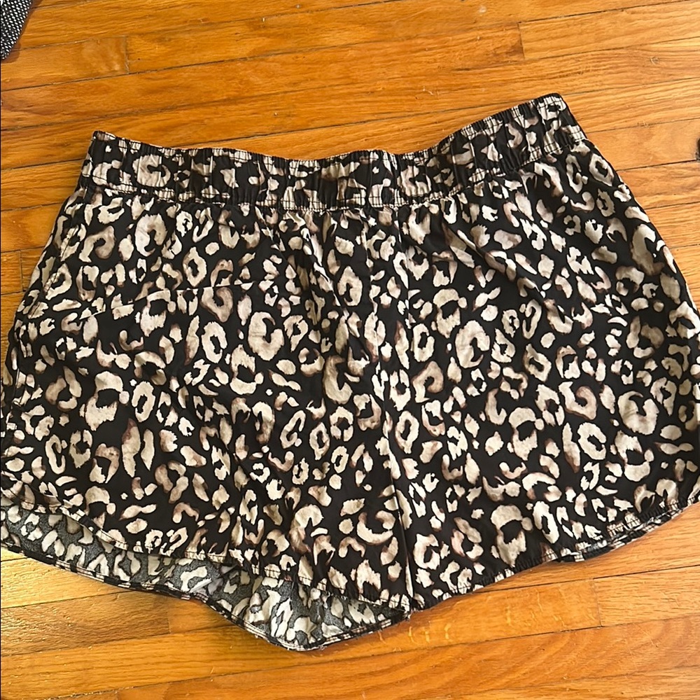 Leopard Print Athletic Shorts with Elastic Waistband